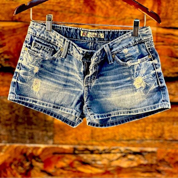 Women’s sized 27 BKE Stella shorts - Picture 8 of 13